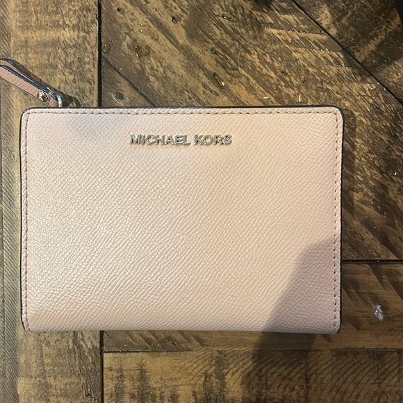 Michael Kors Wallet - Picture 1 of 5
